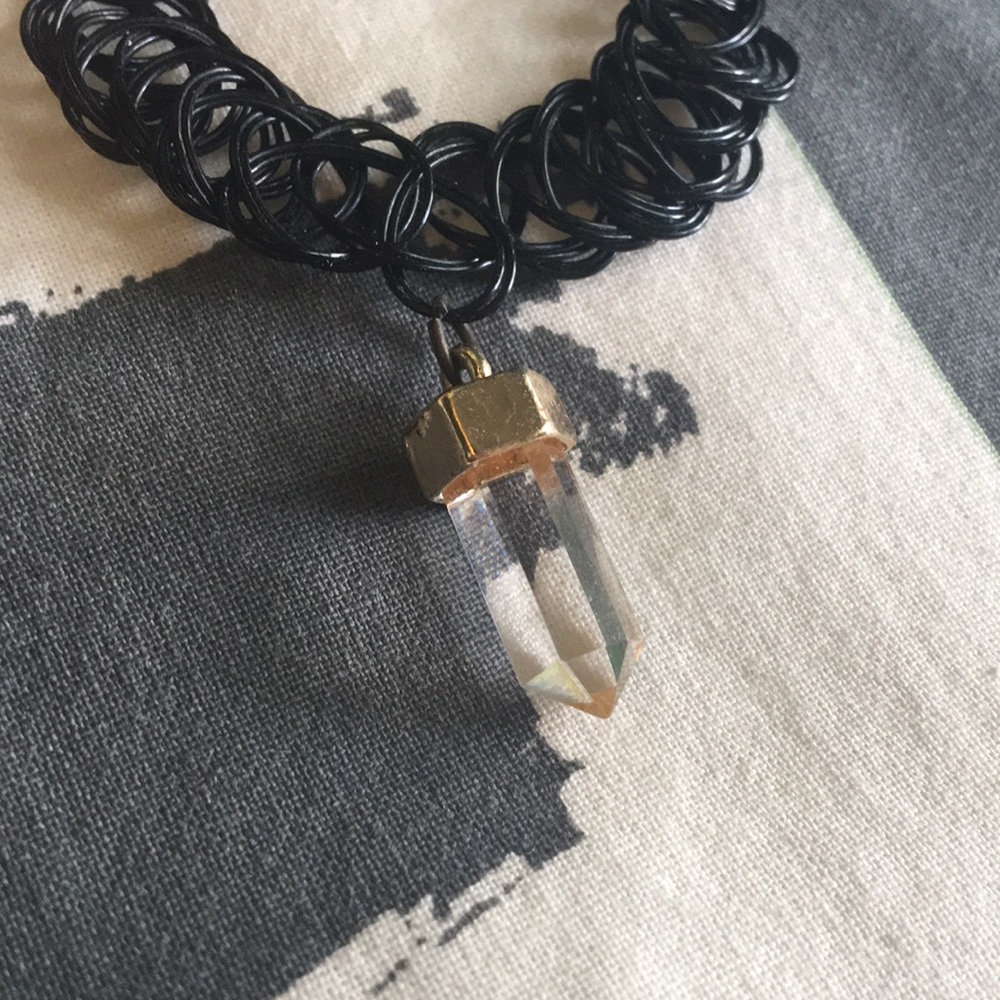 CHOKER WITH PENDANT